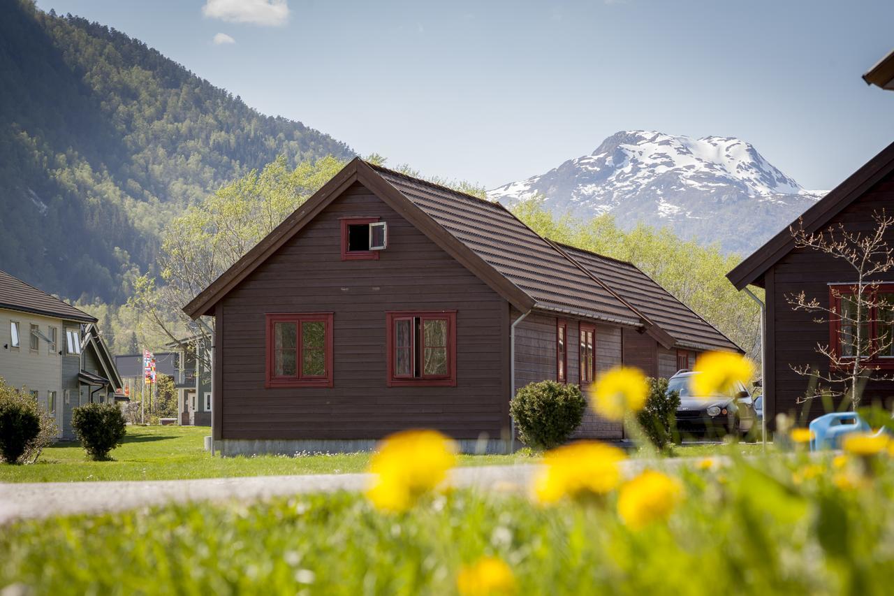 Forde Gjestehus Og Camping Экстерьер фото