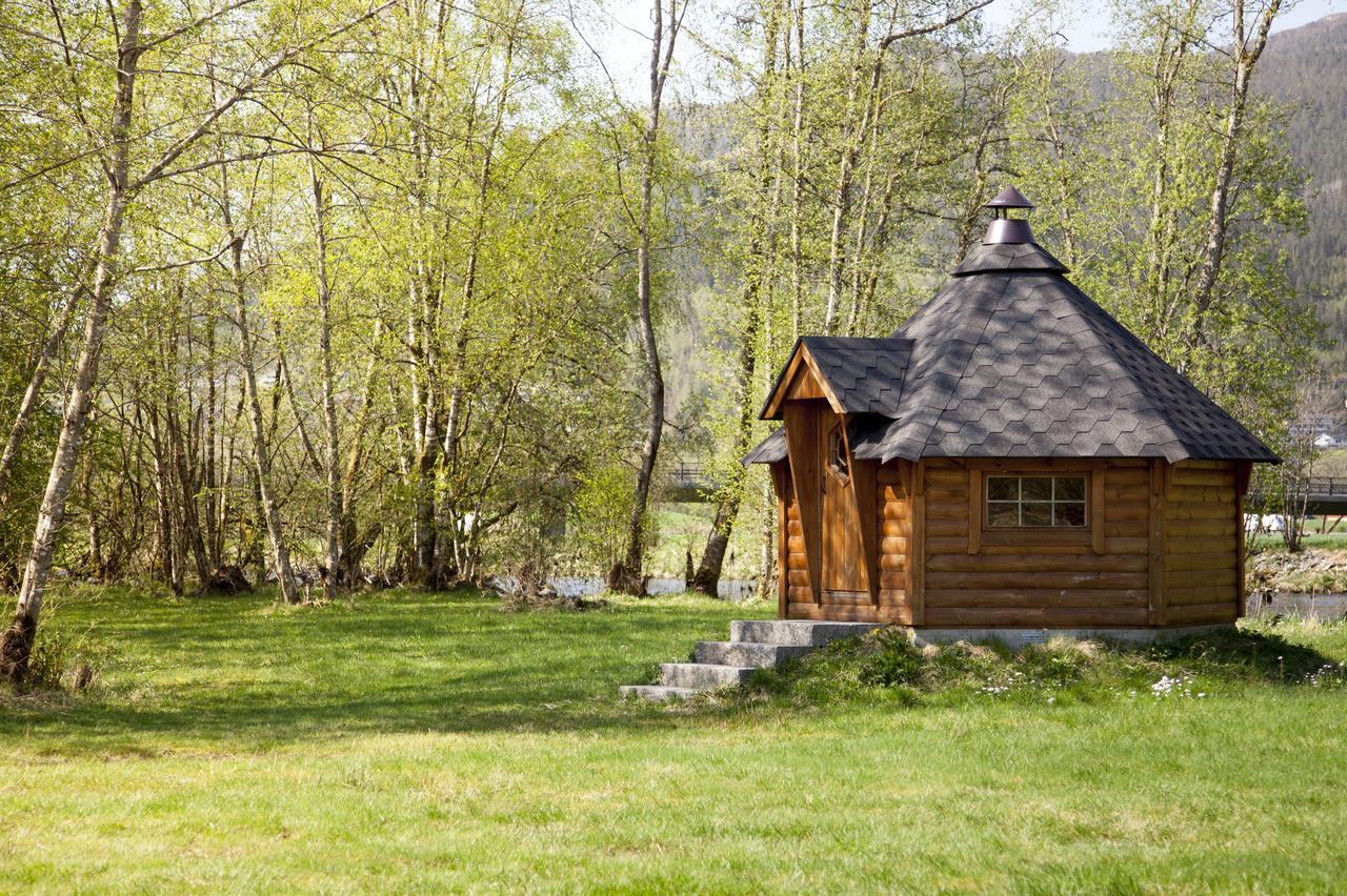 Forde Gjestehus Og Camping Экстерьер фото